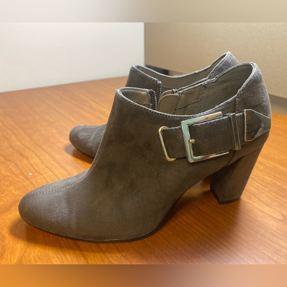 Heather Gray Pointy Ankle Boots Suede. Size 5.5. Excellent condition.